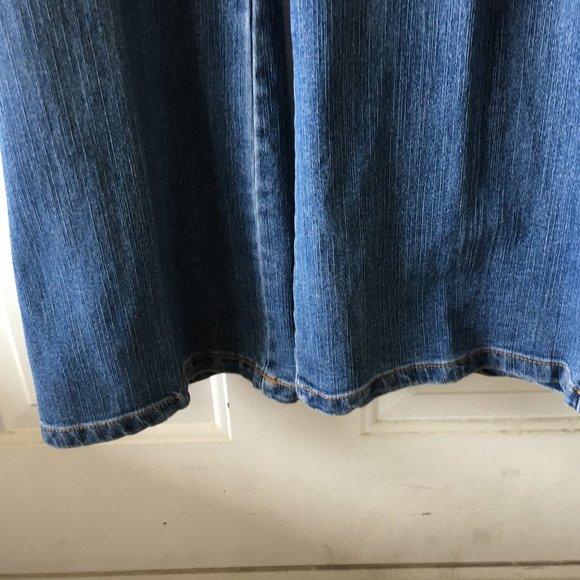 Flared Jeans by Bill Blass, size 14 - Picture 3 of 4